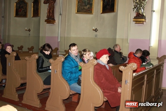 Zdjęcie w galerii na portalu naszraciborz.pl: Wśr&oacute;d nocnej ciszy, czyli jasełka w wojnowickim kościele wiadomości z regionu