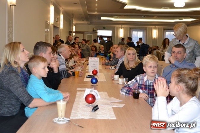 Zdjęcie w galerii na portalu naszraciborz.pl: Narodziny u Francle i Zeflika, czyli biesiada na Trzech Króli w zabełkowskim Retro wiadomości z regionu