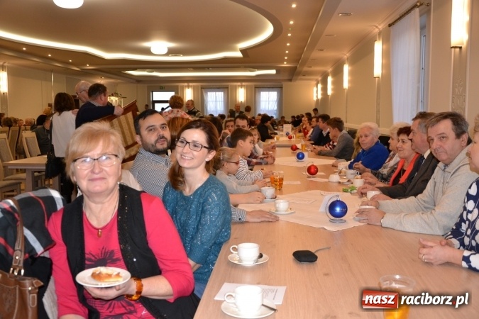 Zdjęcie w galerii na portalu naszraciborz.pl: Narodziny u Francle i Zeflika, czyli biesiada na Trzech Króli w zabełkowskim Retro wiadomości z regionu