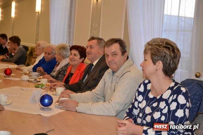 Zdjęcie w galerii na portalu naszraciborz.pl: Narodziny u Francle i Zeflika, czyli biesiada na Trzech Króli w zabełkowskim Retro wiadomości z regionu