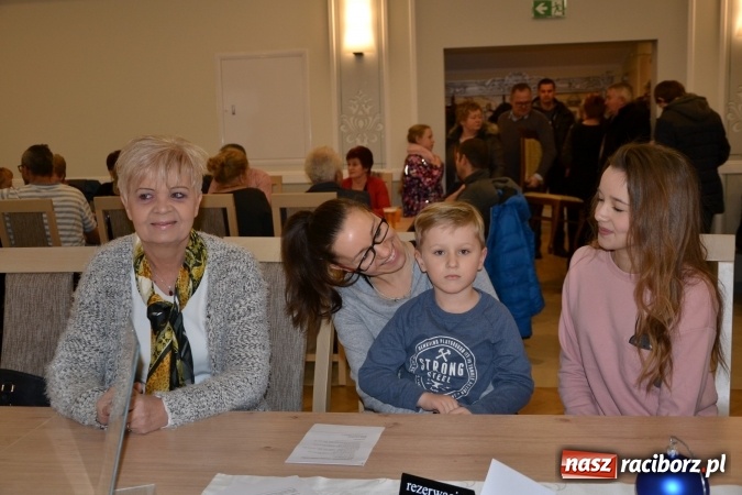 Zdjęcie w galerii na portalu naszraciborz.pl: Narodziny u Francle i Zeflika, czyli biesiada na Trzech Króli w zabełkowskim Retro wiadomości z regionu