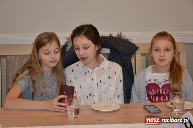 Zdjęcie w galerii na portalu naszraciborz.pl: Narodziny u Francle i Zeflika, czyli biesiada na Trzech Króli w zabełkowskim Retro wiadomości z regionu