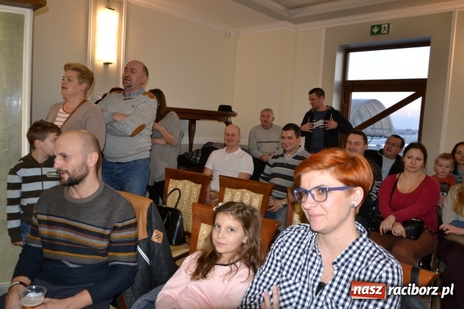 Zdjęcie w galerii na portalu naszraciborz.pl: Narodziny u Francle i Zeflika, czyli biesiada na Trzech Króli w zabełkowskim Retro wiadomości z regionu