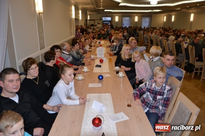 Zdjęcie w galerii na portalu naszraciborz.pl: Narodziny u Francle i Zeflika, czyli biesiada na Trzech Króli w zabełkowskim Retro wiadomości z regionu