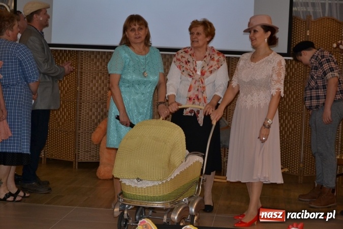 Zdjęcie w galerii na portalu naszraciborz.pl: Narodziny u Francle i Zeflika, czyli biesiada na Trzech Króli w zabełkowskim Retro wiadomości z regionu