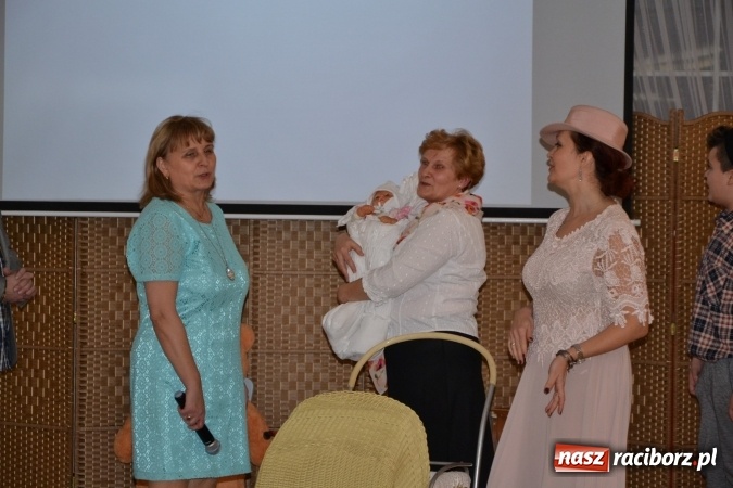 Zdjęcie w galerii na portalu naszraciborz.pl: Narodziny u Francle i Zeflika, czyli biesiada na Trzech Króli w zabełkowskim Retro wiadomości z regionu