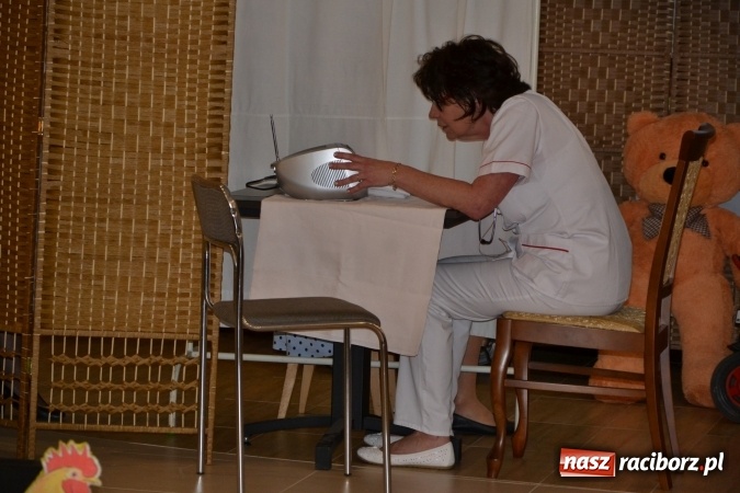 Zdjęcie w galerii na portalu naszraciborz.pl: Narodziny u Francle i Zeflika, czyli biesiada na Trzech Króli w zabełkowskim Retro wiadomości z regionu