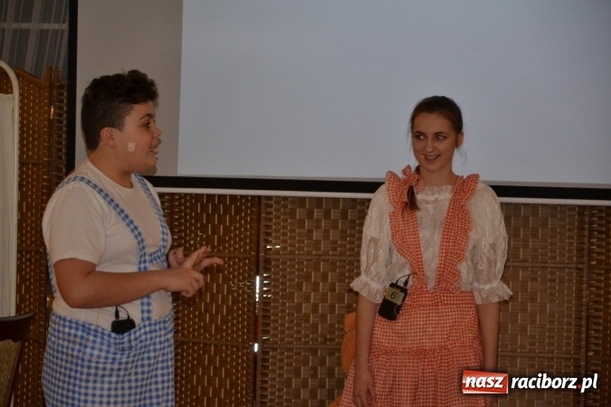 Zdjęcie w galerii na portalu naszraciborz.pl: Narodziny u Francle i Zeflika, czyli biesiada na Trzech Króli w zabełkowskim Retro wiadomości z regionu