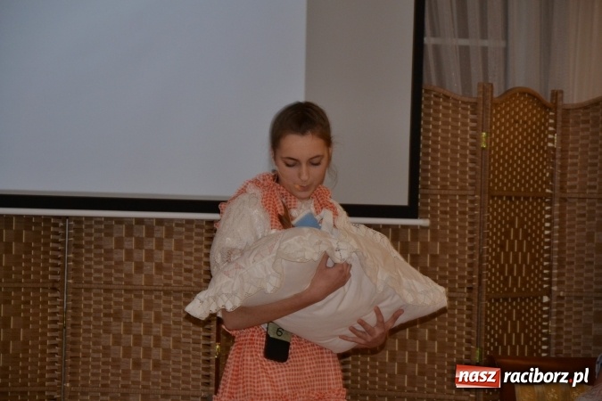 Zdjęcie w galerii na portalu naszraciborz.pl: Narodziny u Francle i Zeflika, czyli biesiada na Trzech Króli w zabełkowskim Retro wiadomości z regionu