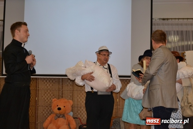 Zdjęcie w galerii na portalu naszraciborz.pl: Narodziny u Francle i Zeflika, czyli biesiada na Trzech Króli w zabełkowskim Retro wiadomości z regionu