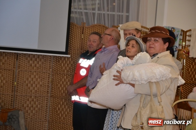 Zdjęcie w galerii na portalu naszraciborz.pl: Narodziny u Francle i Zeflika, czyli biesiada na Trzech Króli w zabełkowskim Retro wiadomości z regionu