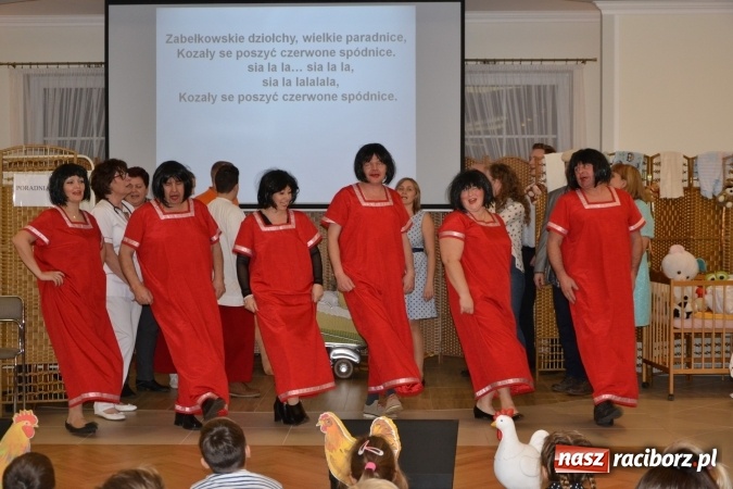 Zdjęcie w galerii na portalu naszraciborz.pl: Narodziny u Francle i Zeflika, czyli biesiada na Trzech Króli w zabełkowskim Retro wiadomości z regionu