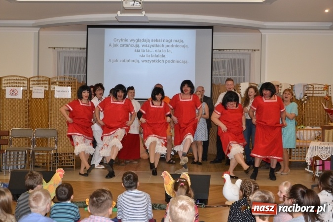 Zdjęcie w galerii na portalu naszraciborz.pl: Narodziny u Francle i Zeflika, czyli biesiada na Trzech Króli w zabełkowskim Retro wiadomości z regionu