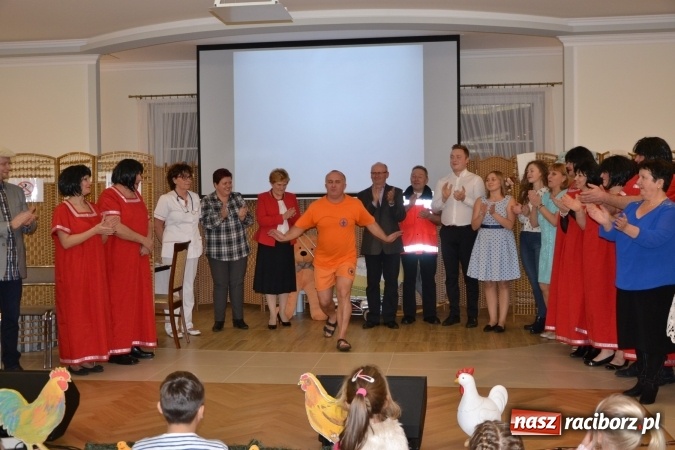 Zdjęcie w galerii na portalu naszraciborz.pl: Narodziny u Francle i Zeflika, czyli biesiada na Trzech Króli w zabełkowskim Retro wiadomości z regionu