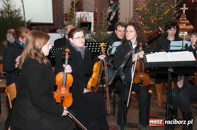 Zdjęcie w galerii na portalu naszraciborz.pl: O Dzieciątku po czesku i po polsku. Dziesiąte Kuźniańskie Kolędowanie wiadomości z regionu