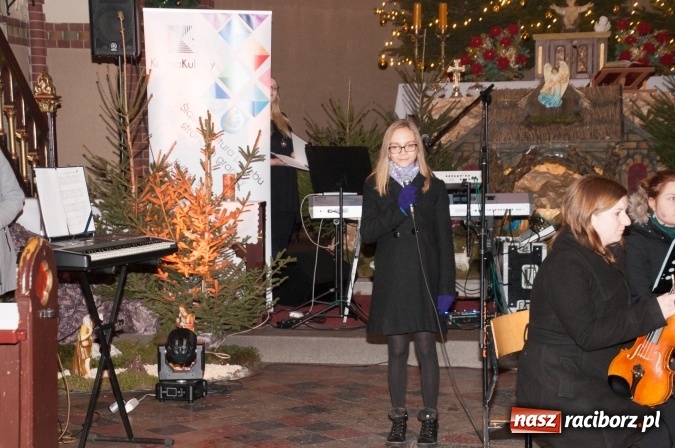 Zdjęcie w galerii na portalu naszraciborz.pl: O Dzieciątku po czesku i po polsku. Dziesiąte Kuźniańskie Kolędowanie wiadomości z regionu