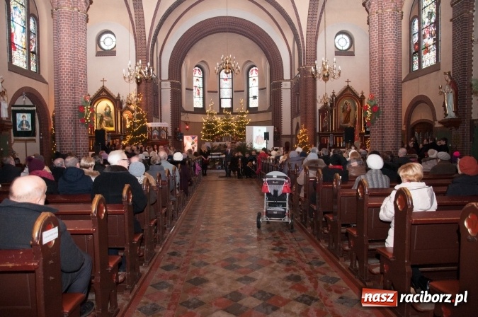 Zdjęcie w galerii na portalu naszraciborz.pl: O Dzieciątku po czesku i po polsku. Dziesiąte Kuźniańskie Kolędowanie wiadomości z regionu