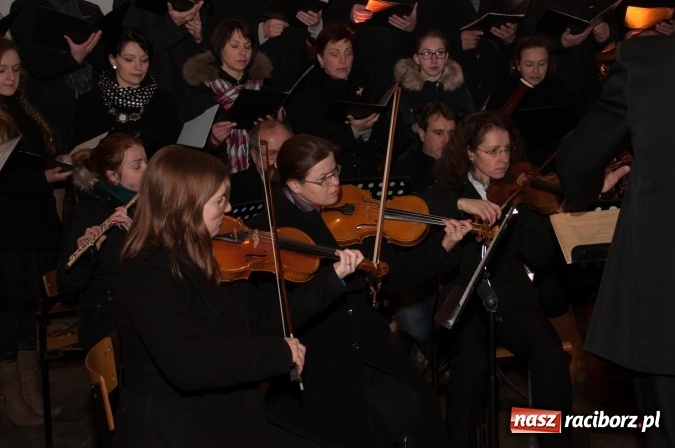 Zdjęcie w galerii na portalu naszraciborz.pl: O Dzieciątku po czesku i po polsku. Dziesiąte Kuźniańskie Kolędowanie wiadomości z regionu