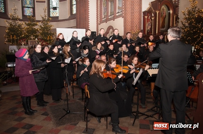 Zdjęcie w galerii na portalu naszraciborz.pl: O Dzieciątku po czesku i po polsku. Dziesiąte Kuźniańskie Kolędowanie wiadomości z regionu