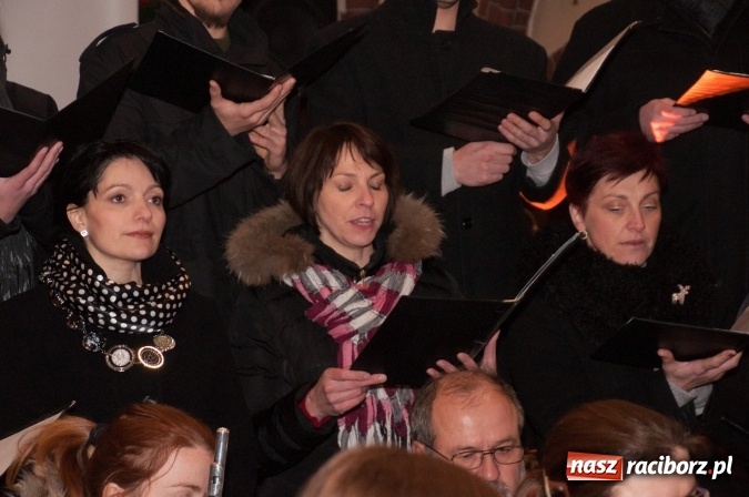 Zdjęcie w galerii na portalu naszraciborz.pl: O Dzieciątku po czesku i po polsku. Dziesiąte Kuźniańskie Kolędowanie wiadomości z regionu