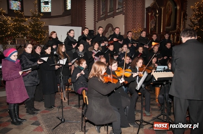Zdjęcie w galerii na portalu naszraciborz.pl: O Dzieciątku po czesku i po polsku. Dziesiąte Kuźniańskie Kolędowanie wiadomości z regionu