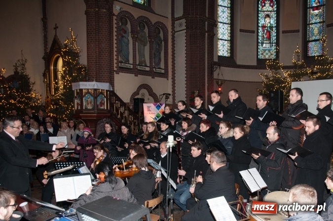 Zdjęcie w galerii na portalu naszraciborz.pl: O Dzieciątku po czesku i po polsku. Dziesiąte Kuźniańskie Kolędowanie wiadomości z regionu