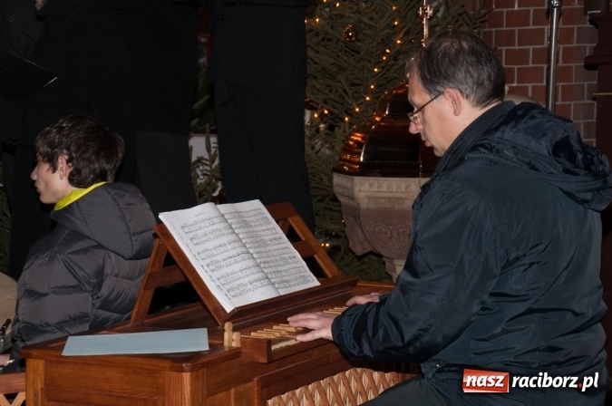 Zdjęcie w galerii na portalu naszraciborz.pl: O Dzieciątku po czesku i po polsku. Dziesiąte Kuźniańskie Kolędowanie wiadomości z regionu