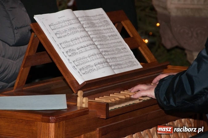 Zdjęcie w galerii na portalu naszraciborz.pl: O Dzieciątku po czesku i po polsku. Dziesiąte Kuźniańskie Kolędowanie wiadomości z regionu