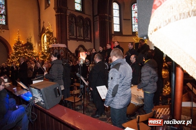 Zdjęcie w galerii na portalu naszraciborz.pl: O Dzieciątku po czesku i po polsku. Dziesiąte Kuźniańskie Kolędowanie wiadomości z regionu