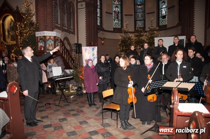 Zdjęcie w galerii na portalu naszraciborz.pl: O Dzieciątku po czesku i po polsku. Dziesiąte Kuźniańskie Kolędowanie wiadomości z regionu