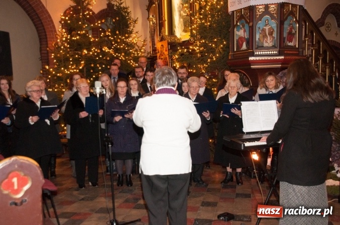 Zdjęcie w galerii na portalu naszraciborz.pl: O Dzieciątku po czesku i po polsku. Dziesiąte Kuźniańskie Kolędowanie wiadomości z regionu