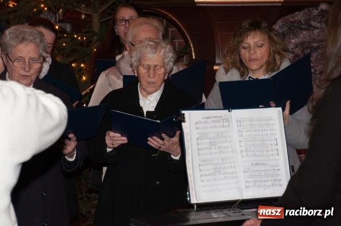 Zdjęcie w galerii na portalu naszraciborz.pl: O Dzieciątku po czesku i po polsku. Dziesiąte Kuźniańskie Kolędowanie wiadomości z regionu