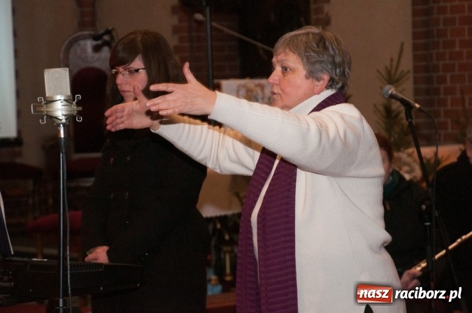 Zdjęcie w galerii na portalu naszraciborz.pl: O Dzieciątku po czesku i po polsku. Dziesiąte Kuźniańskie Kolędowanie wiadomości z regionu