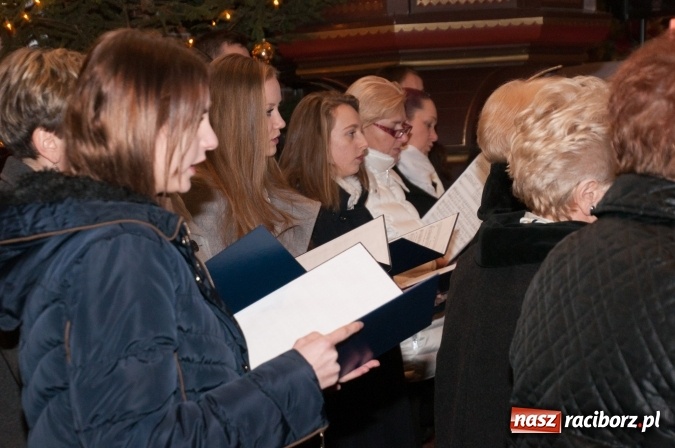 Zdjęcie w galerii na portalu naszraciborz.pl: O Dzieciątku po czesku i po polsku. Dziesiąte Kuźniańskie Kolędowanie wiadomości z regionu
