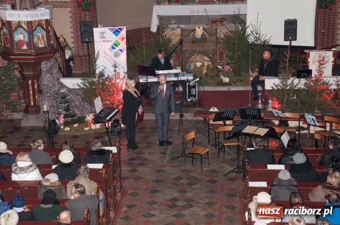 Zdjęcie w galerii na portalu naszraciborz.pl: O Dzieciątku po czesku i po polsku. Dziesiąte Kuźniańskie Kolędowanie wiadomości z regionu
