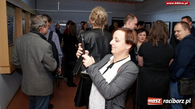 Zdjęcie w galerii na portalu naszraciborz.pl: Układanie myśli – wernisaż wystawy Dariusza Zygadło w Galerii Gawra wiadomości z regionu