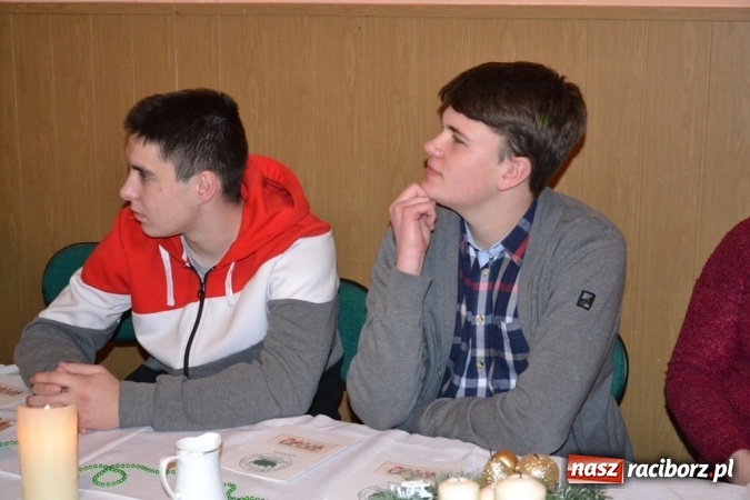 Zdjęcie w galerii na portalu naszraciborz.pl: Kolędnicy i kibice na X Wieczorze Kolęd w Jankowicach!  wiadomości z regionu