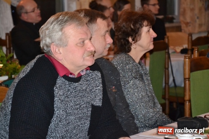 Zdjęcie w galerii na portalu naszraciborz.pl: Kolędnicy i kibice na X Wieczorze Kolęd w Jankowicach!  wiadomości z regionu