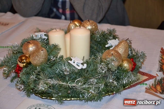 Zdjęcie w galerii na portalu naszraciborz.pl: Kolędnicy i kibice na X Wieczorze Kolęd w Jankowicach!  wiadomości z regionu