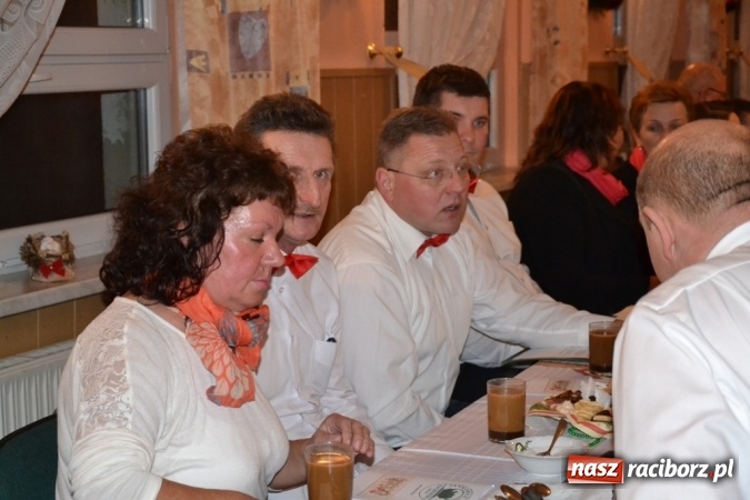 Zdjęcie w galerii na portalu naszraciborz.pl: Kolędnicy i kibice na X Wieczorze Kolęd w Jankowicach!  wiadomości z regionu