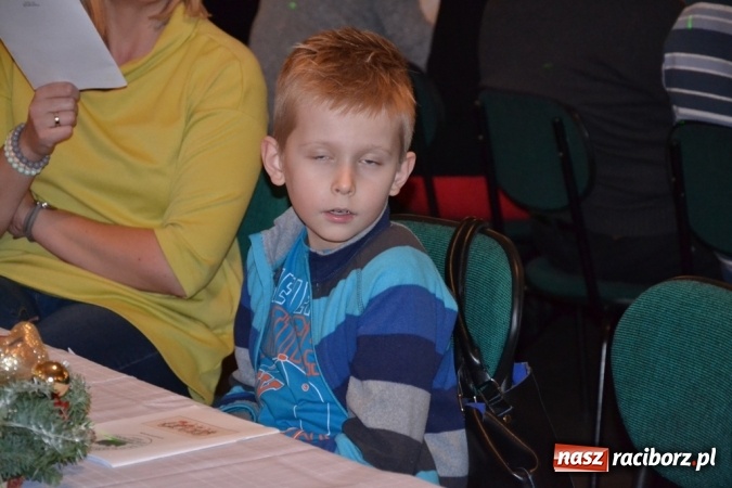Zdjęcie w galerii na portalu naszraciborz.pl: Kolędnicy i kibice na X Wieczorze Kolęd w Jankowicach!  wiadomości z regionu