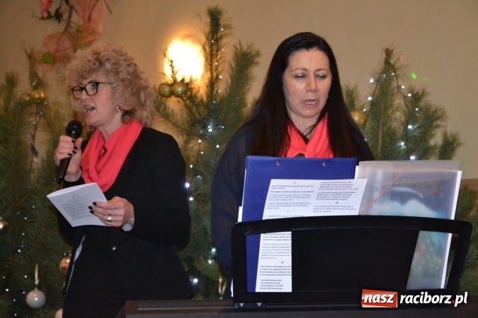 Zdjęcie w galerii na portalu naszraciborz.pl: Kolędnicy i kibice na X Wieczorze Kolęd w Jankowicach!  wiadomości z regionu