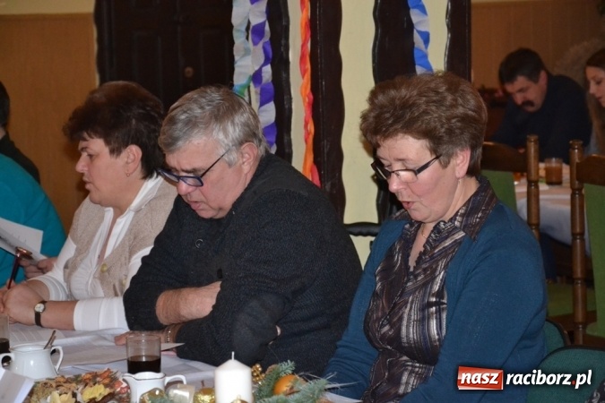 Zdjęcie w galerii na portalu naszraciborz.pl: Kolędnicy i kibice na X Wieczorze Kolęd w Jankowicach!  wiadomości z regionu