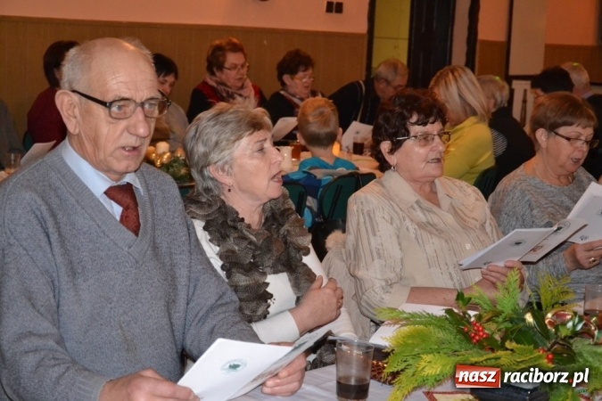 Zdjęcie w galerii na portalu naszraciborz.pl: Kolędnicy i kibice na X Wieczorze Kolęd w Jankowicach!  wiadomości z regionu