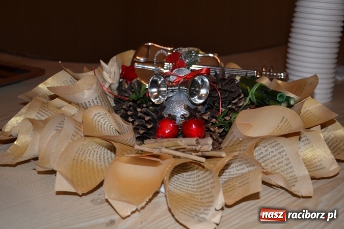 Zdjęcie w galerii na portalu naszraciborz.pl: Kolędnicy i kibice na X Wieczorze Kolęd w Jankowicach!  wiadomości z regionu