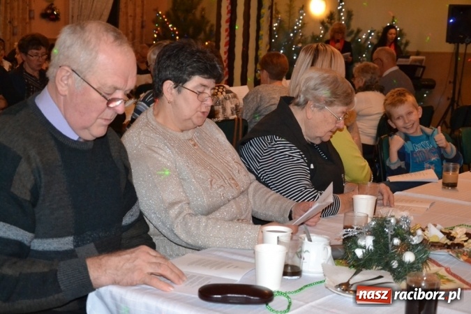 Zdjęcie w galerii na portalu naszraciborz.pl: Kolędnicy i kibice na X Wieczorze Kolęd w Jankowicach!  wiadomości z regionu