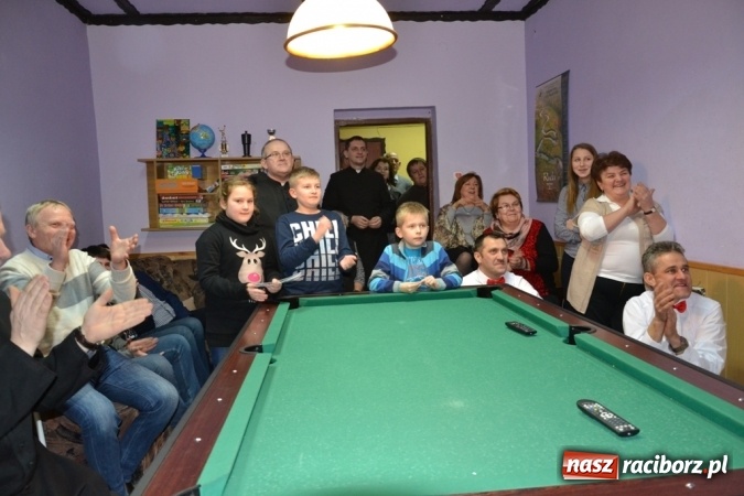 Zdjęcie w galerii na portalu naszraciborz.pl: Kolędnicy i kibice na X Wieczorze Kolęd w Jankowicach!  wiadomości z regionu