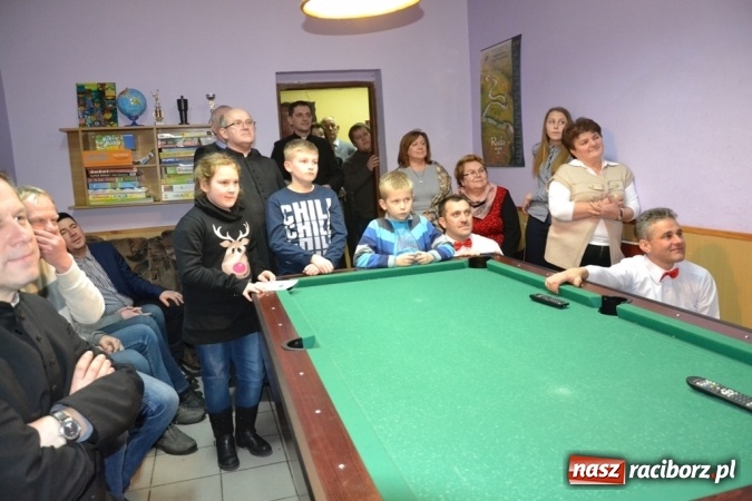 Zdjęcie w galerii na portalu naszraciborz.pl: Kolędnicy i kibice na X Wieczorze Kolęd w Jankowicach!  wiadomości z regionu