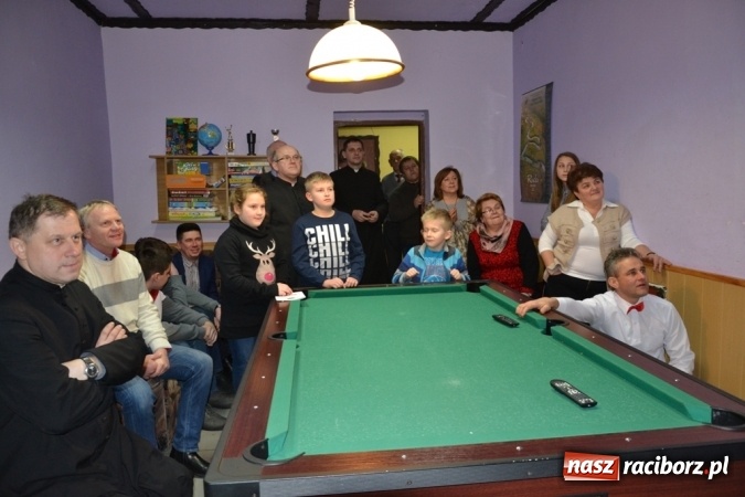 Zdjęcie w galerii na portalu naszraciborz.pl: Kolędnicy i kibice na X Wieczorze Kolęd w Jankowicach!  wiadomości z regionu