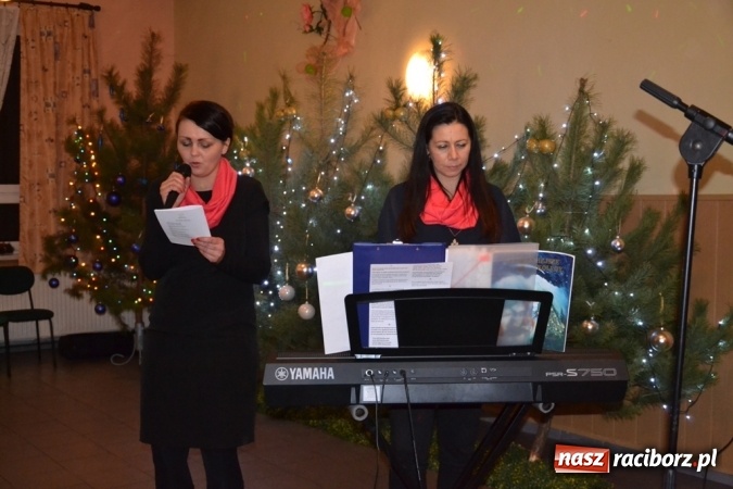 Zdjęcie w galerii na portalu naszraciborz.pl: Kolędnicy i kibice na X Wieczorze Kolęd w Jankowicach!  wiadomości z regionu